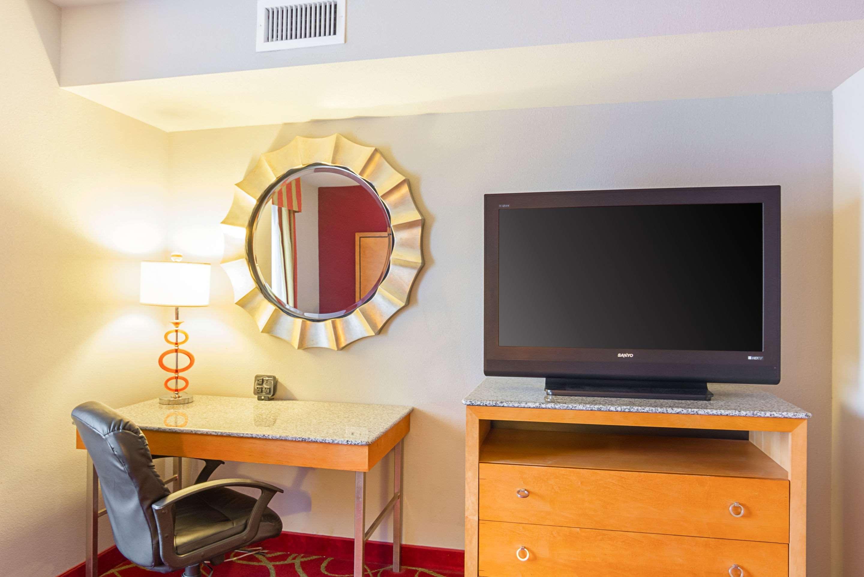 Comfort Suites At Virginia Center Commons Glen Allen Exteriör bild