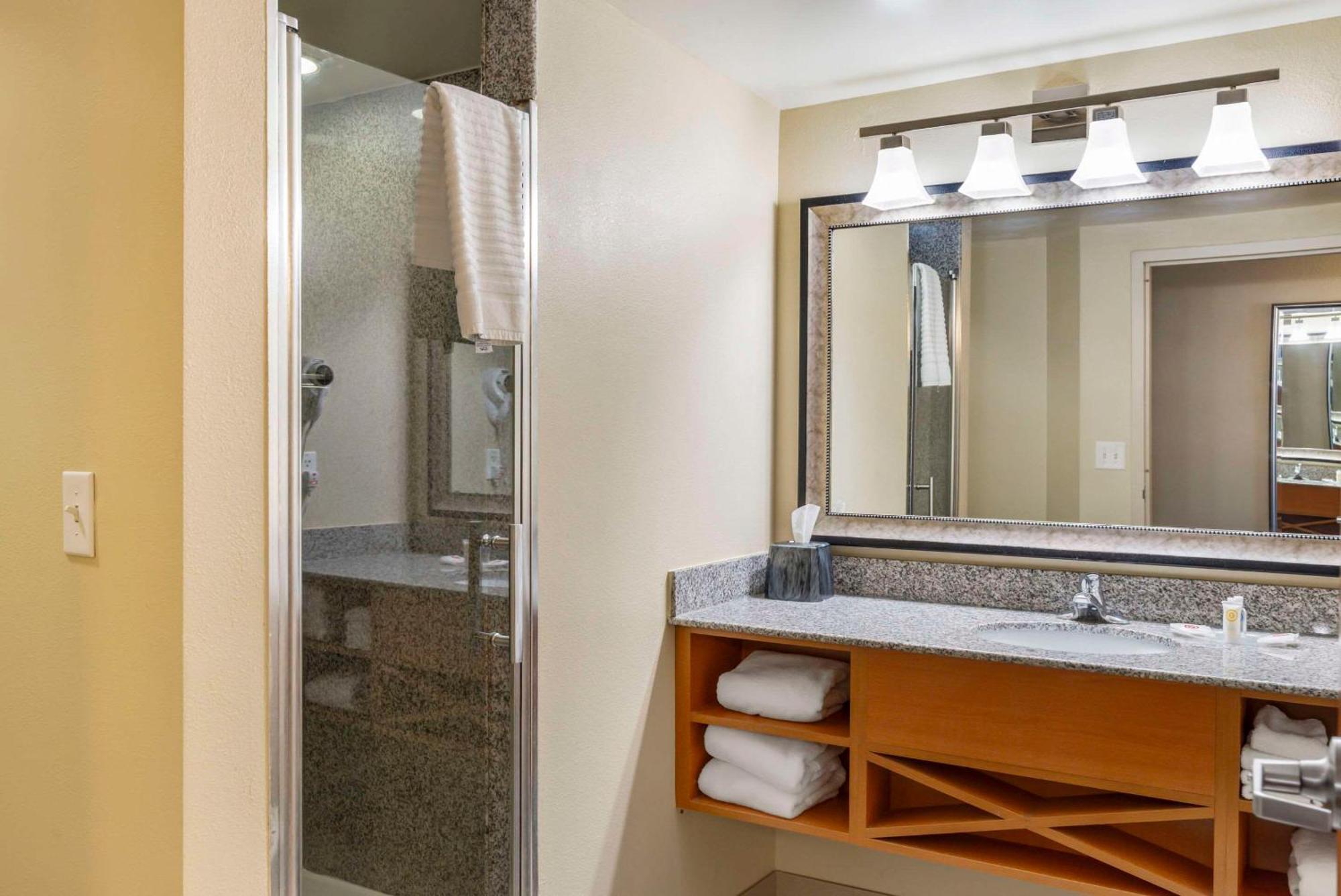 Comfort Suites At Virginia Center Commons Glen Allen Exteriör bild